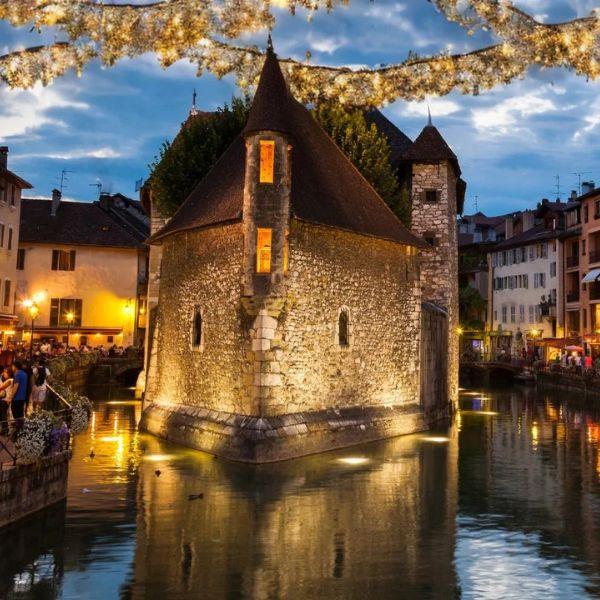 La Montagnette d'Annecy ! le marché de Noël traditionnel anneciens 